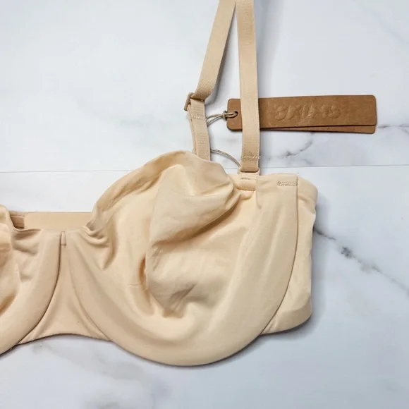 NWT Skims Smoothing Intimates Unlined Strapless Bra - Picture 3 of 5